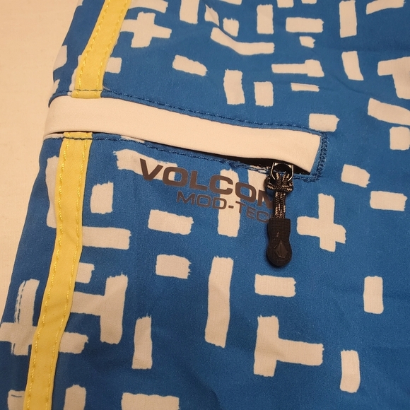 Volcom Mod Tech Board Shorts Mens 36 Blue And White Geometric Pattern Tie Waist - Picture 4 of 5